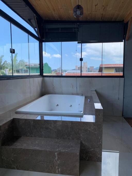 Suite Com Hidro No Centro Balneário Camboriú エクステリア 写真